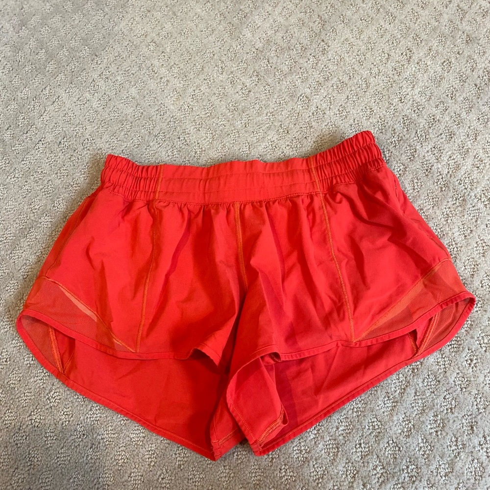 Lululemon Hotty Hot 2.5in Low Rise Size 6